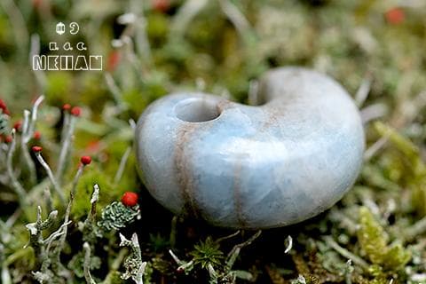 【入りコン沢・青・高品質】糸魚川翡翠輝石・勾玉　約8.1g・2.3cm