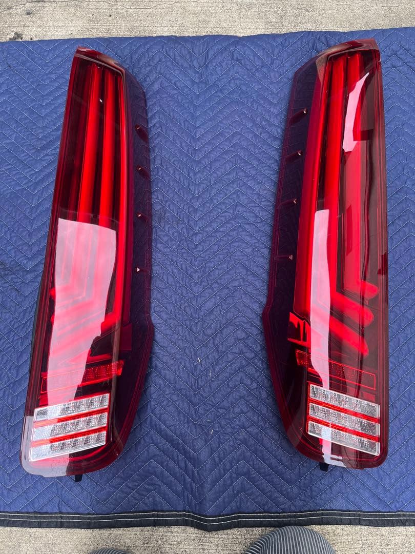 トムス LEDテールランプ トヨタ 80系 ノア/ヴォクシー/エスク