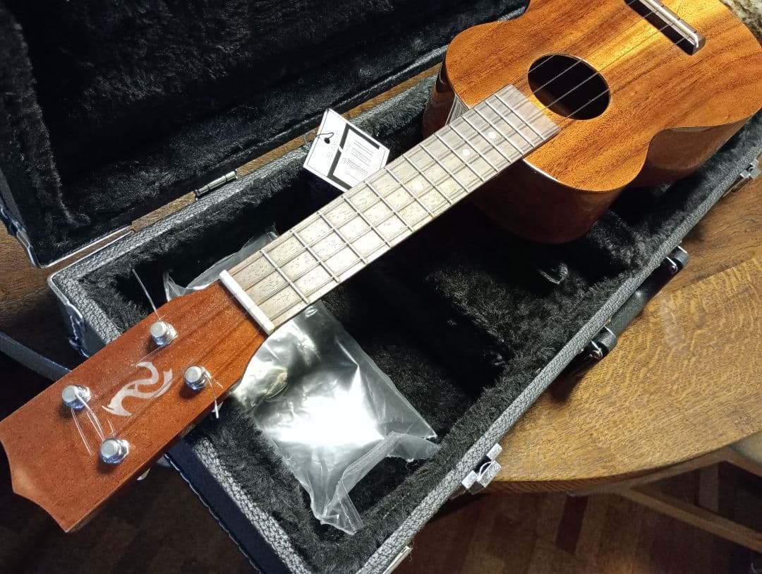 ハイクオリティーukulele☆UK-2500(ケース付き）