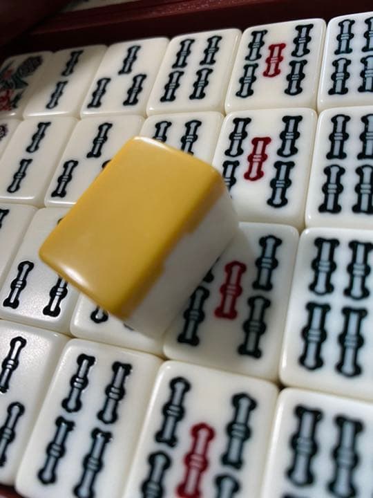 【最終値下げ中】麻雀牌一式　ケース、得点早見表付き　樹脂製