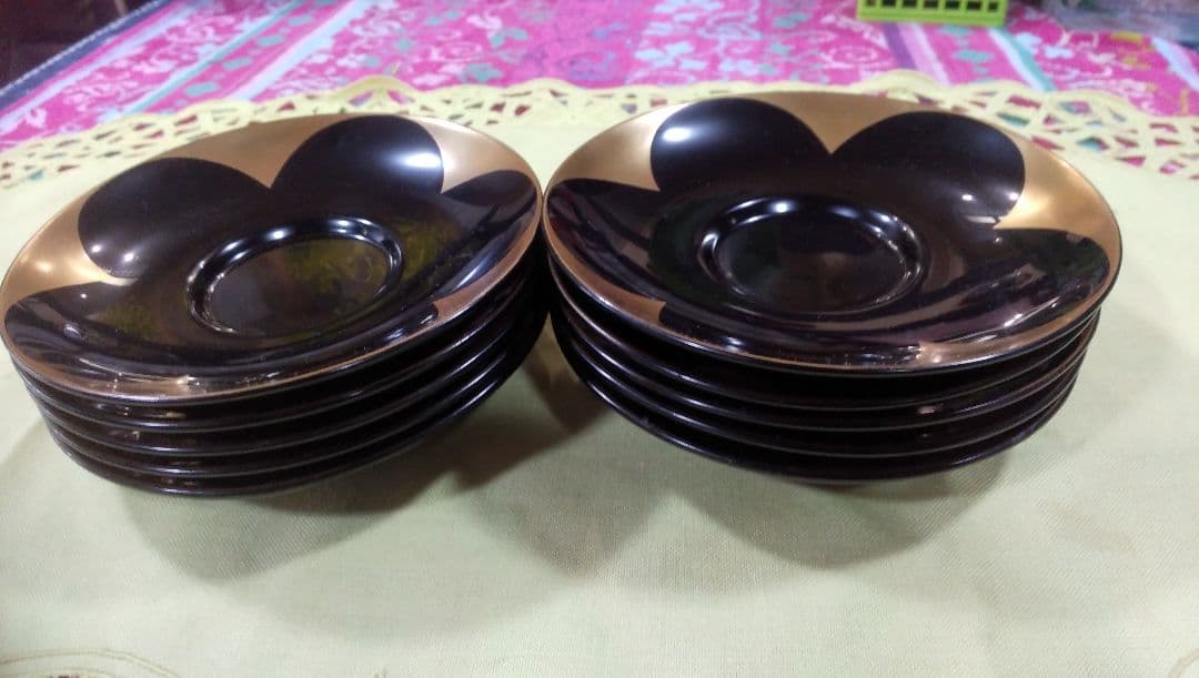 漆器 花形 黒と金の、茶托