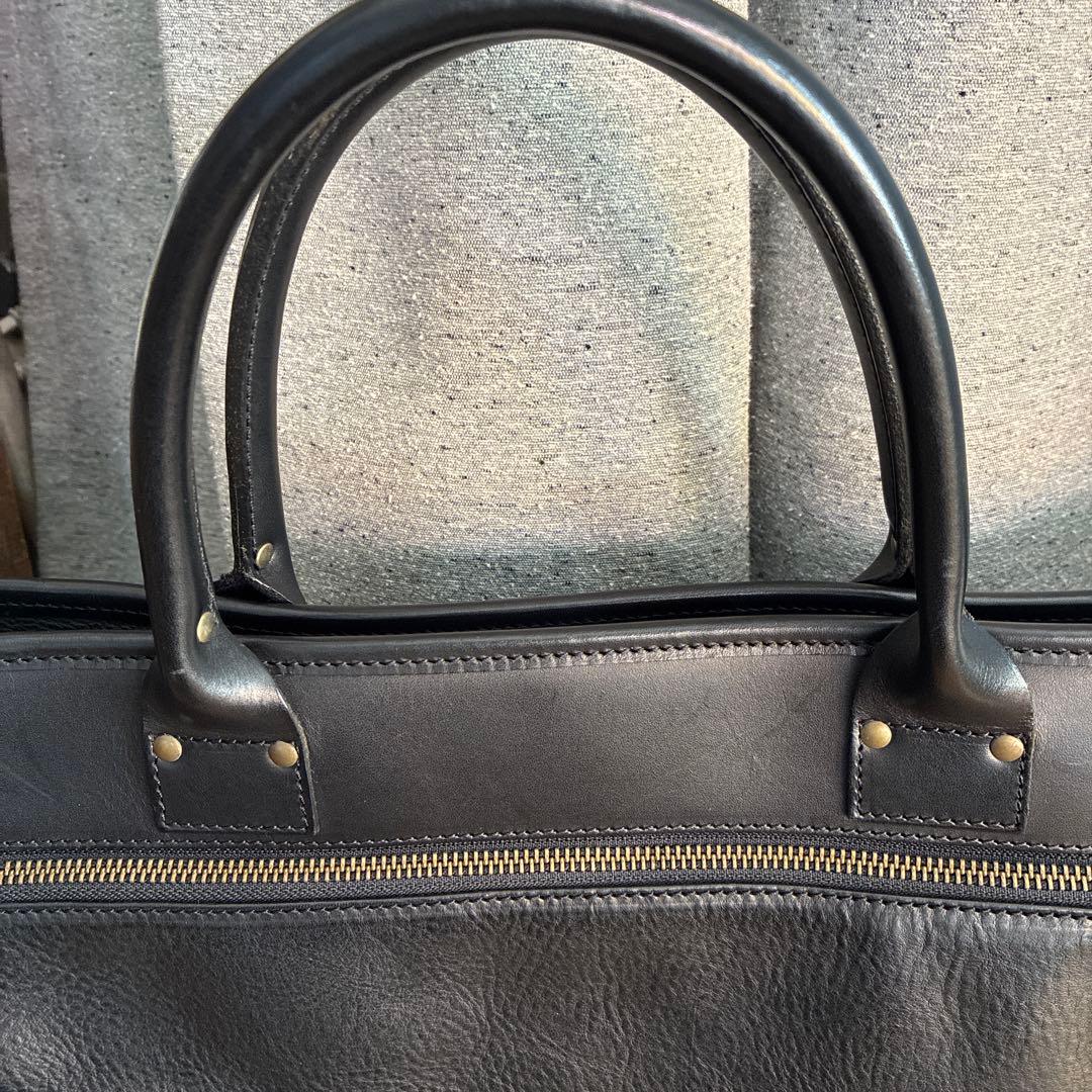 Felisiレザーブリーフケース