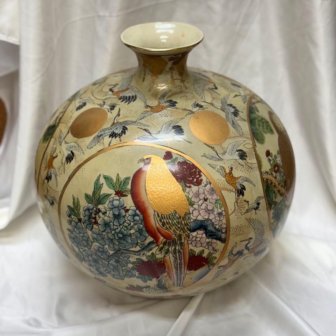 薩摩焼金襴飾壺　栄盛窯　瀧山作　金襴手花鳥　金彩　盛上　特大　壺　花瓶　郡鶴雲文 薩摩焼金襴飾壺 栄盛窯 瀧山作 金襴手花鳥 金彩 盛上 特大