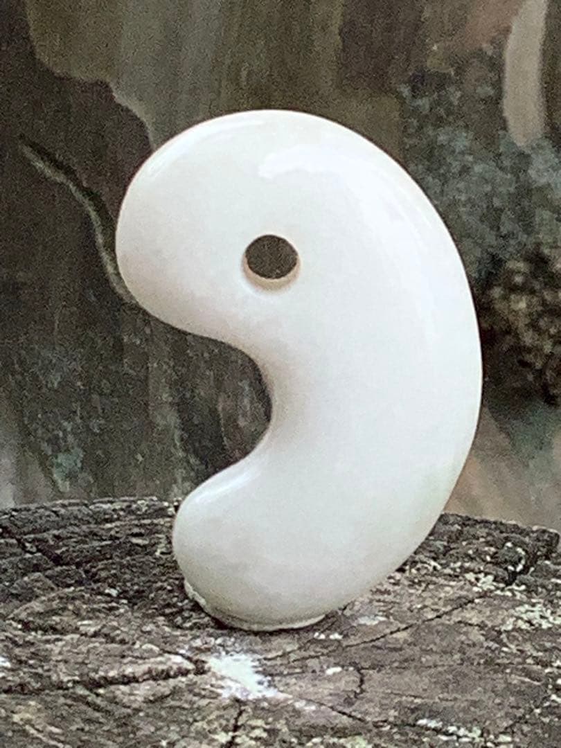 ✳白*混じり無し単色 糸魚川翡翠勾玉 本物ジェダイト 鑑別付 吉祥開運