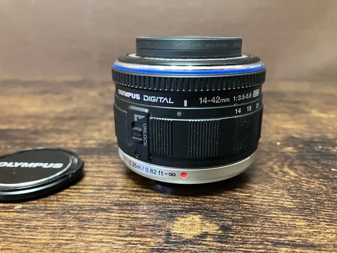 Olympus PEN E-P1 カメラセット（レンズ・バッテリー・充電器付き）の