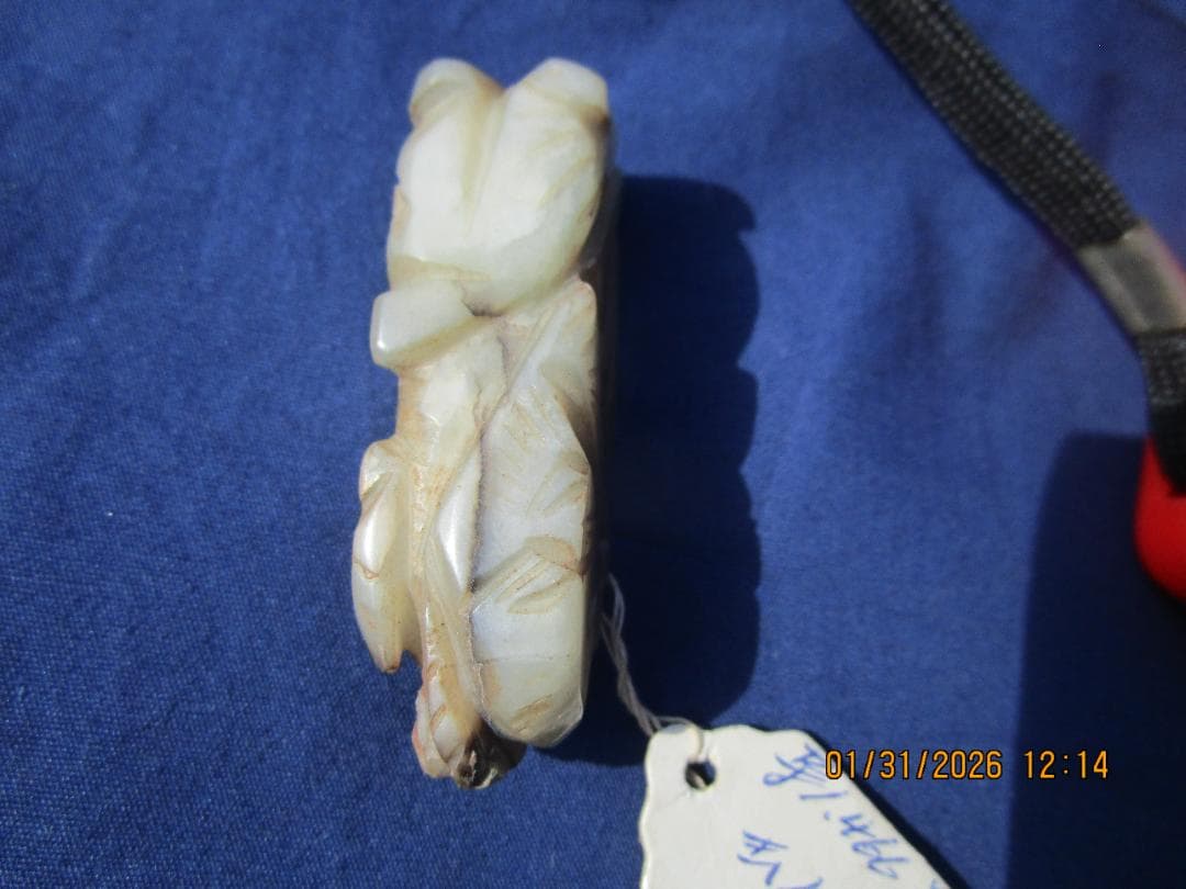 中国 玉 石細工 彫り物 根付 当時の札付き 翡翠【?】 工芸品 細工物 1