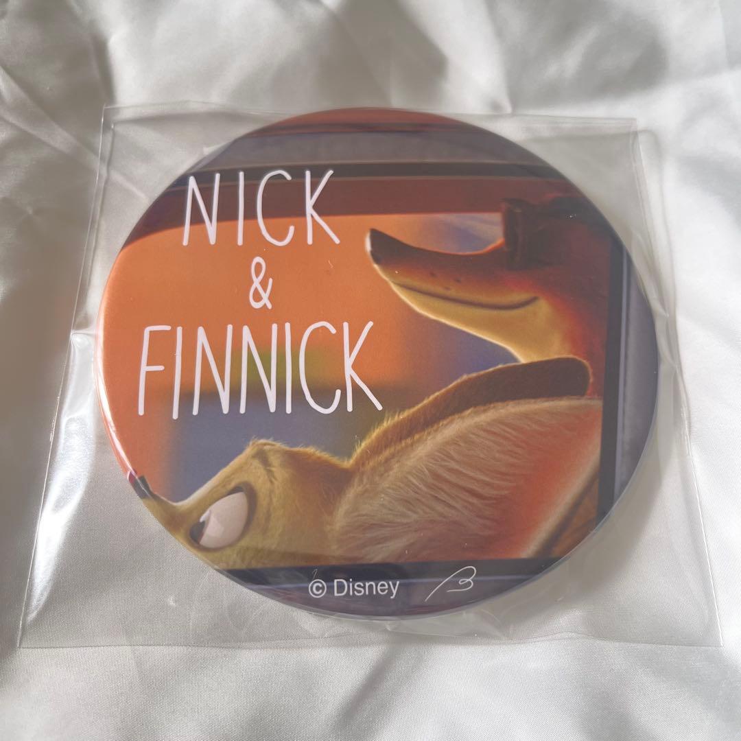 ズートピア スタンド付き缶バッジ 100mm ニック&フィニック - メルカリ