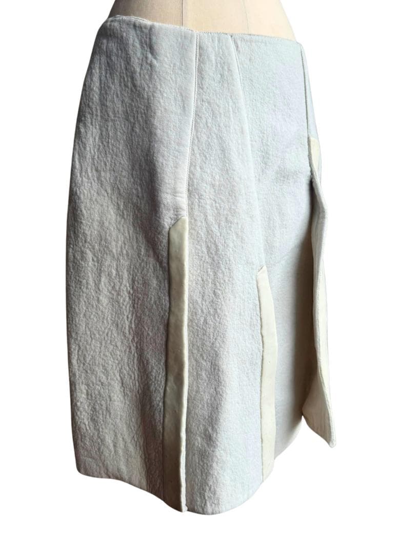 PRADA プラダ Y2K ラバー スリット入り ひざ丈 スカート オフホワイト