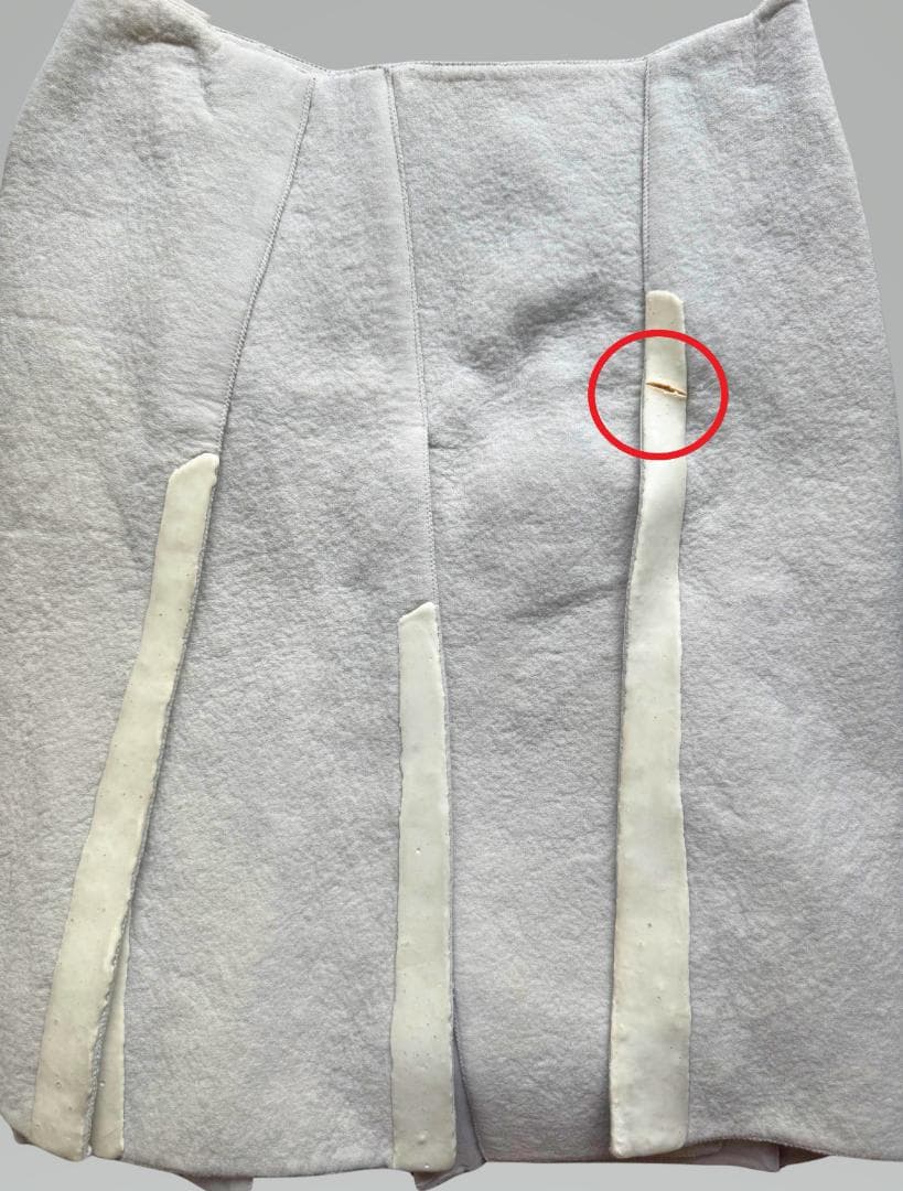 PRADA プラダ Y2K ラバー スリット入り ひざ丈 スカート オフホワイト