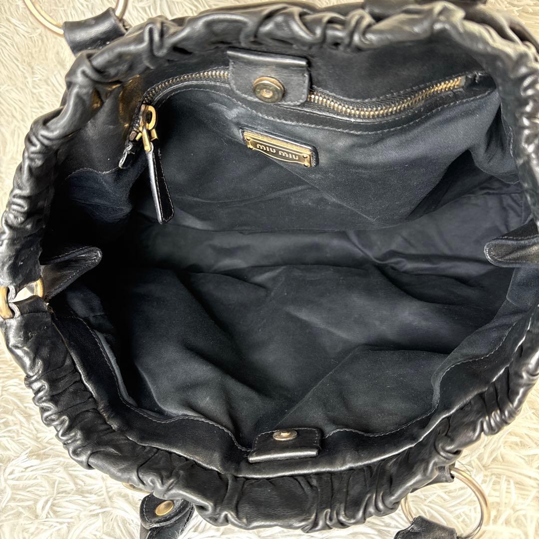 ミュウミュウ　ハンドバッグ　ヴィッテロリュクス レザー ハンドバッグ トート 黒