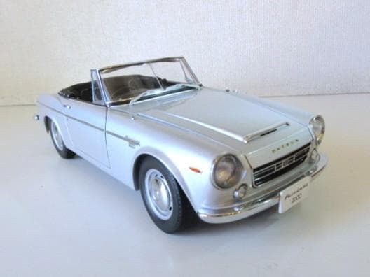 特価 AUTOart 1/18 ダットサン フェアレディ 2000 SR311