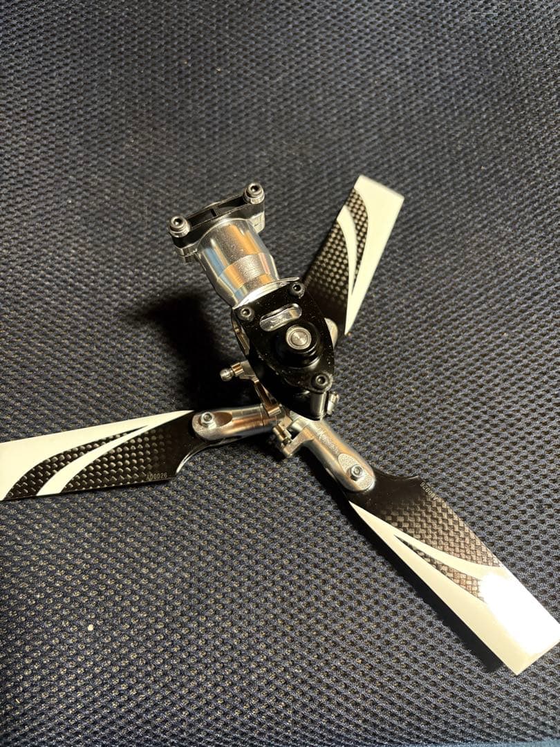 TRX-550X~600RCヘリコプター用スリーローターヘッド シルバー Amazon