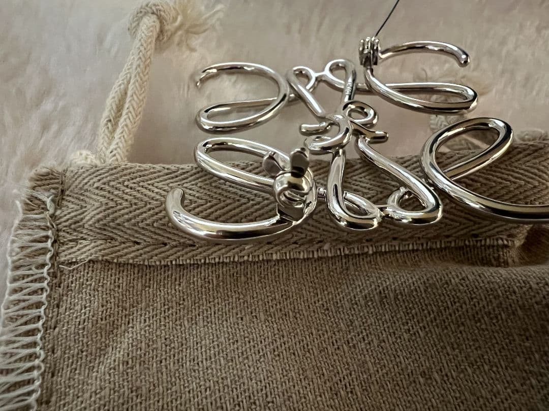 LOEWE ロエベブローチ シルバー 公式 ストア