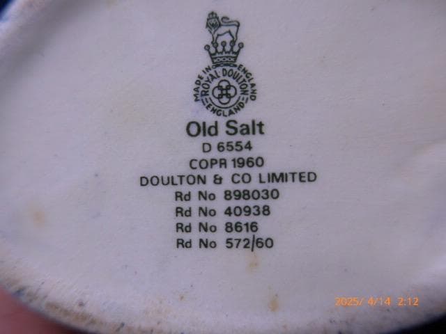 ヴィンテージ ロイヤルドルトンの「old salt」。髭の水夫と人形のジャグ