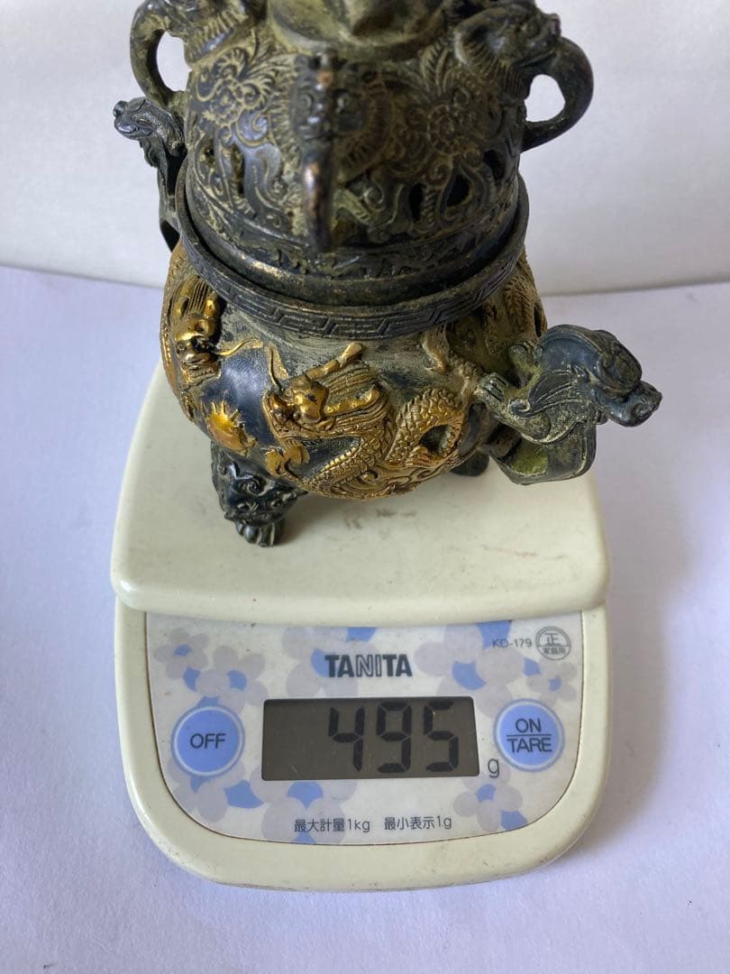 古香爐，「乾隆年製」在銘，古銅製。