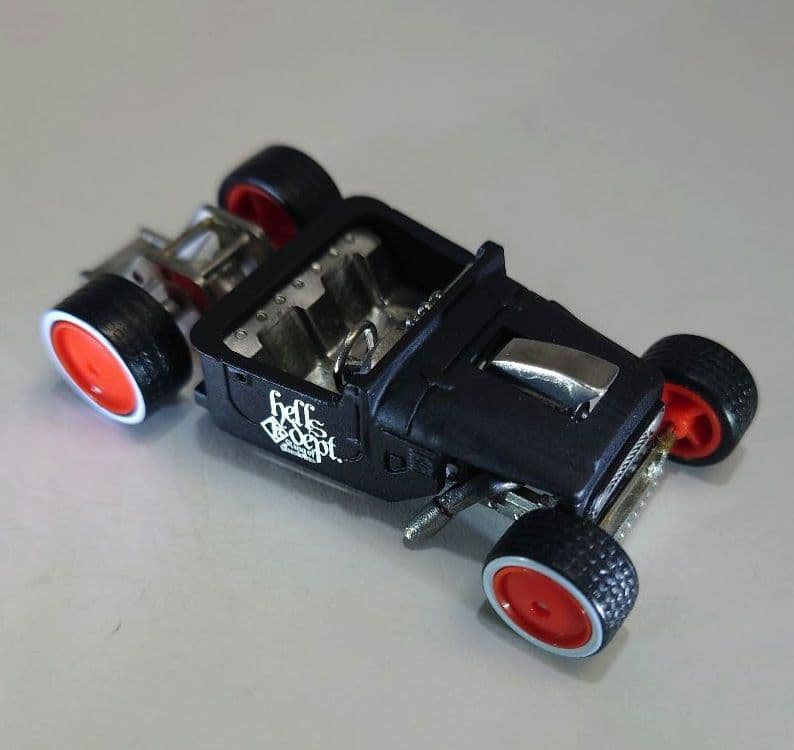 新品　ヘルズデプト　ミニカー