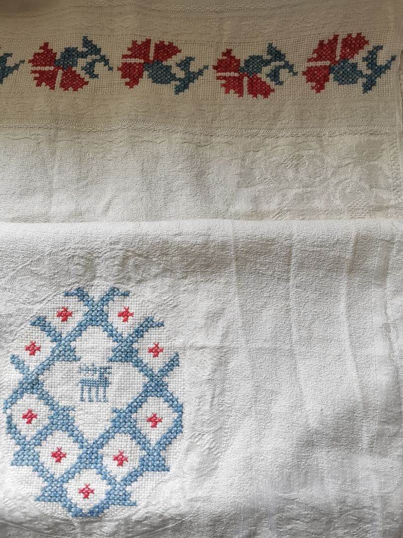 アンティークフランス ダマスク織 四つ葉紋クロス 赤糸小花✙＃刺繍