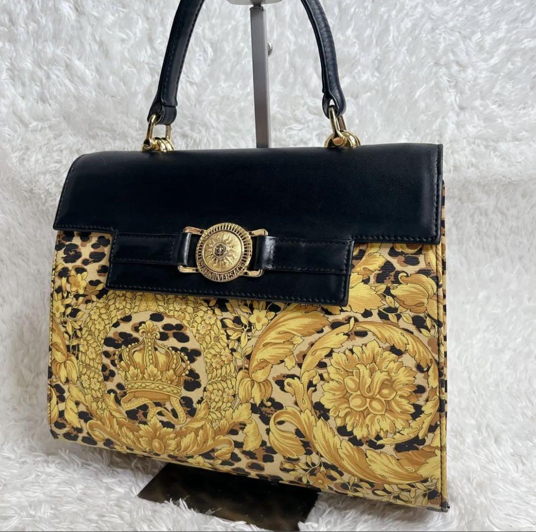 ジャンニヴェルサーチェ 太陽神 ハンドバッグ 自立 総柄 メデューサ レザー