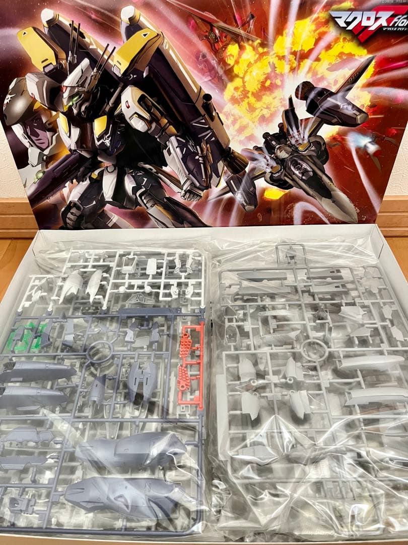 【未組立】バンダイ 1/72 VFー25メサイアバルキリー プラモデル6種セット