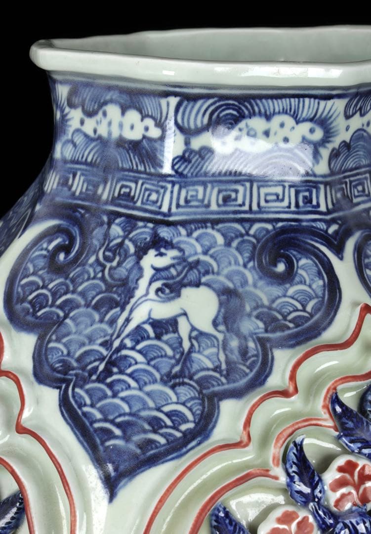 中国古玩 青花釉裏紅透彫花弁麒麟紋壺 唐物 飾壺 花瓶