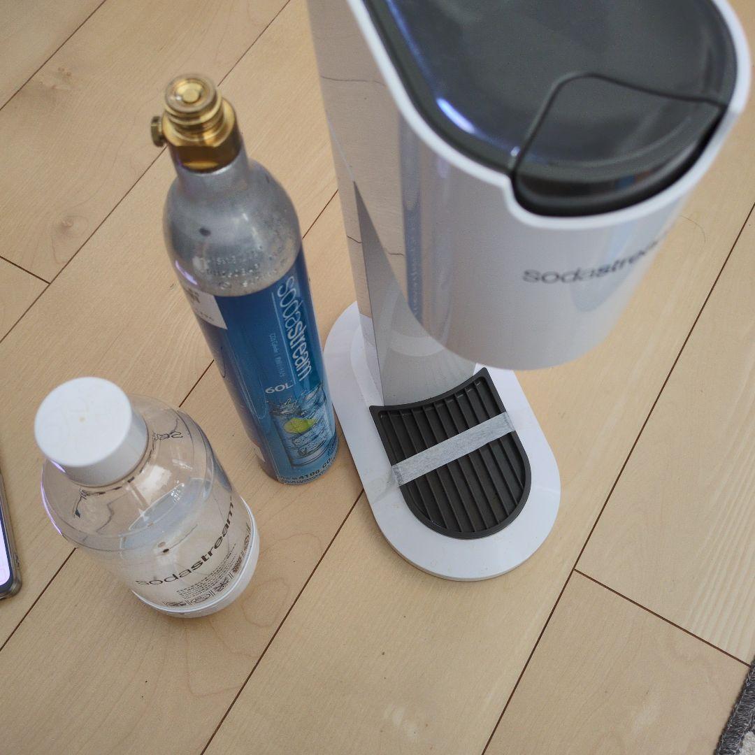 sodastream 炭酸水メーカー ホワイト 本体とボトル付き ボトル満
