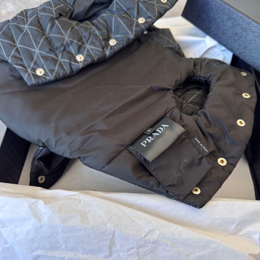 プラダ ダウンジャケット 犬用 ペットダウン prada 黒 トライアングル