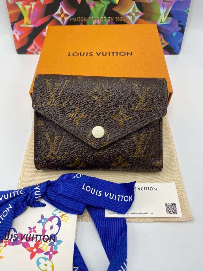 ルイヴィトン ヴィクトリーヌ モノグラム 三つ折り財布 - メルカリ