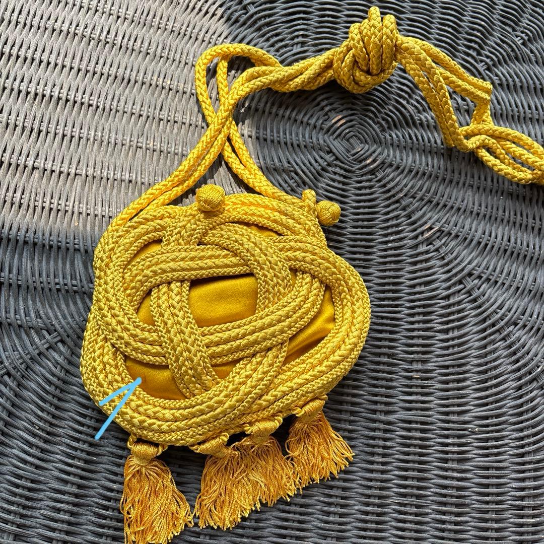 BOTTEGAイエロー 編み込みデザイン バッグ フリンジ付き