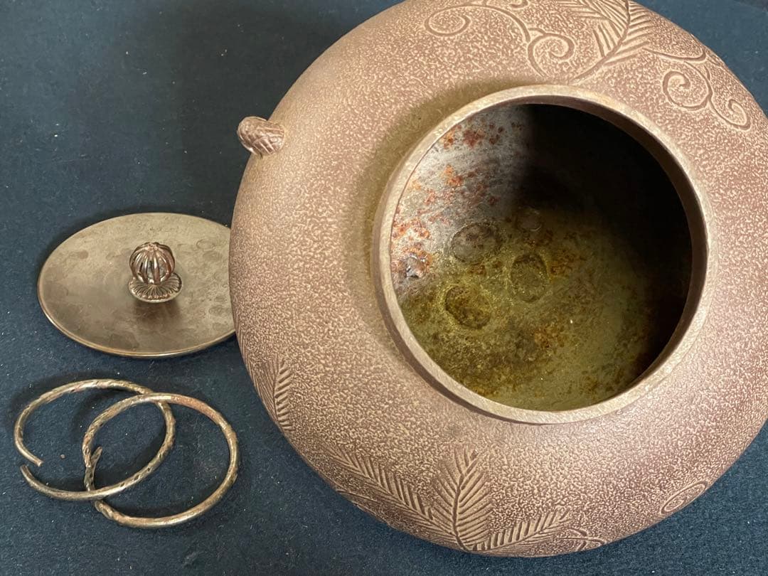 祖」 松唐草地紋 甑口筋釜 釜師 佐藤浄清 アウトレット 釜鐶 共箱 炉釜