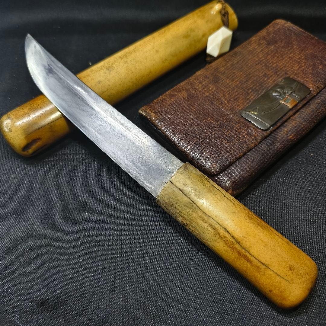 刀剣美術 仕込み煙管 天然材緒締め玉 本革タバコ入れ 元信在銘 銅細工金具武具