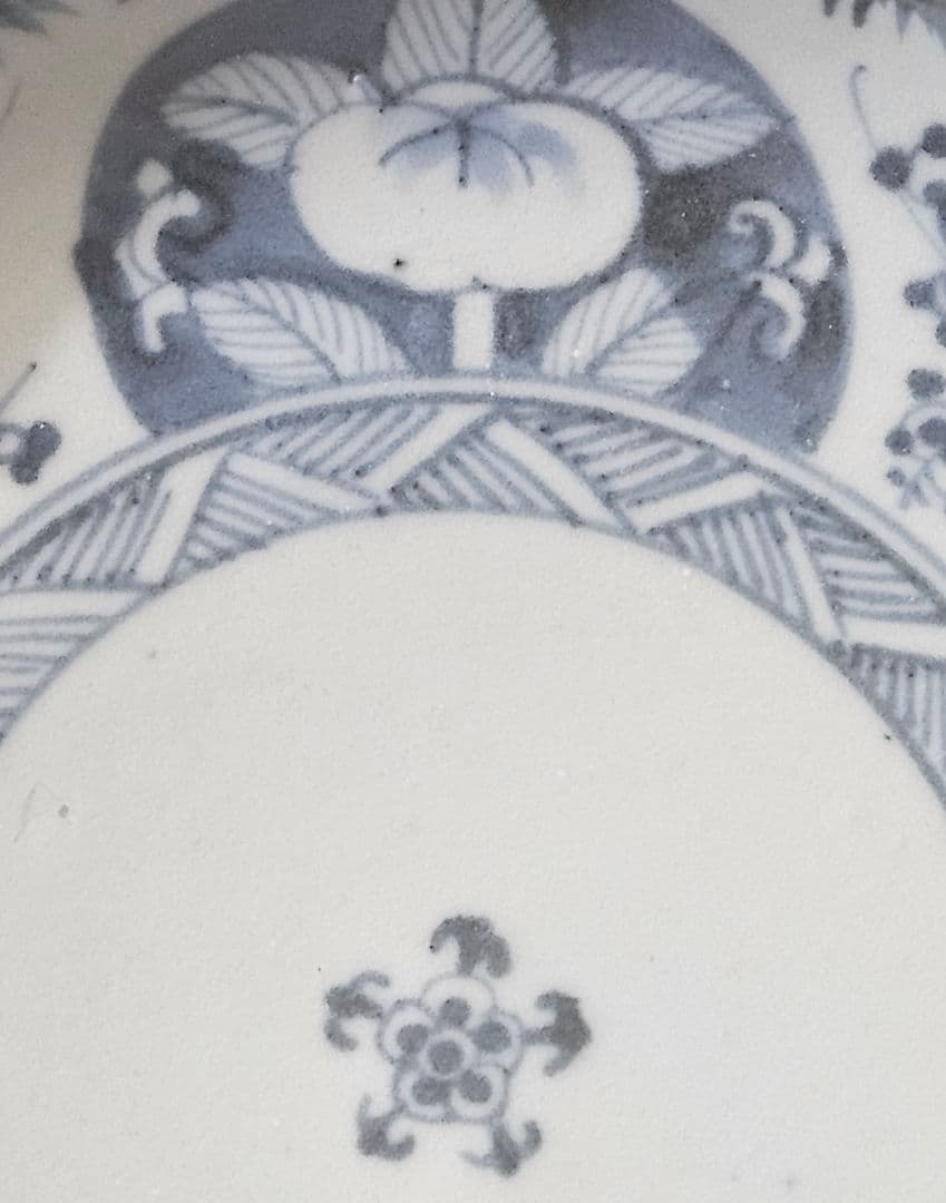 江戸時代中期〜後期 古伊万里 染付 松竹梅に五弁花の図 径18.2cm 輪花