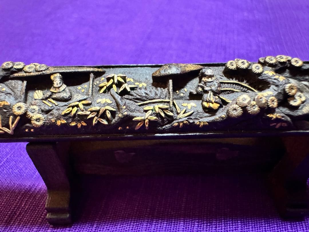 不世出の逸品　三顧礼図　無銘鉄元堂派　小柄　鉄地容彫金銀銅色絵象嵌（目貫笄鍔鐔拵