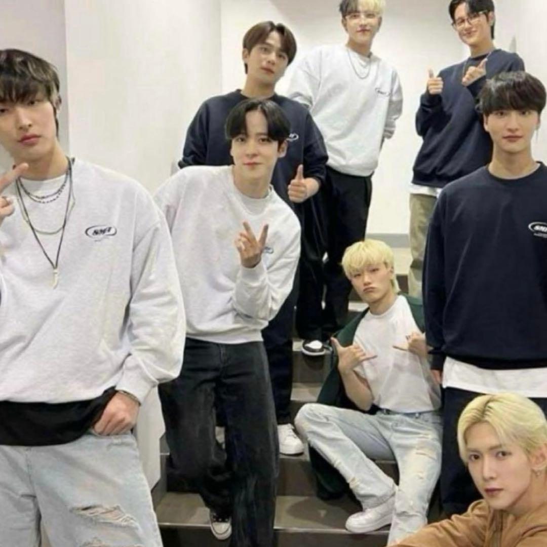 ATEEZ wonderwall スウェット　上下　8M1T 新品未開封　アチズ