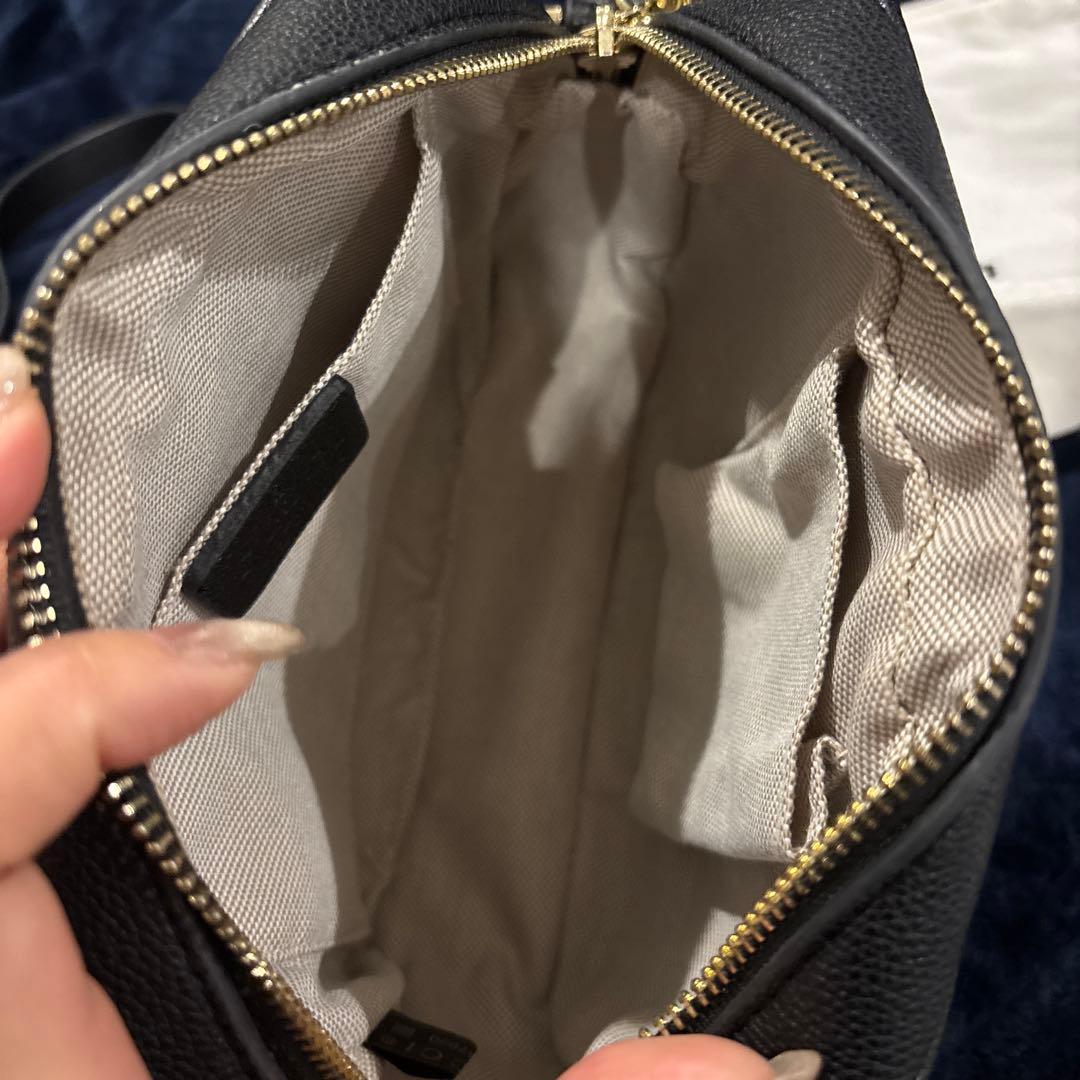 GUCCI ブラック ショルダーバッグ フリンジ付き