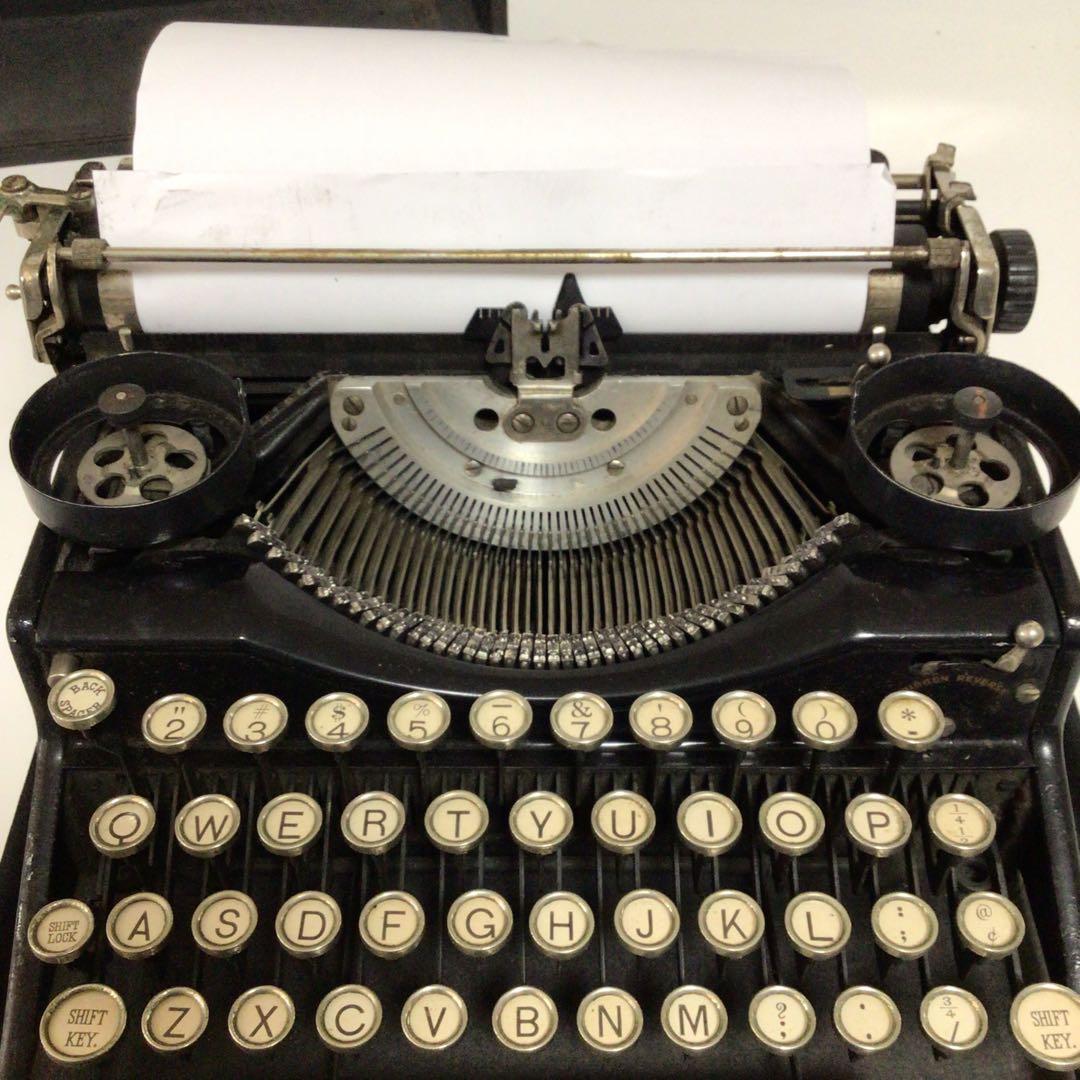 UNDERWOOD ポータブルタイプライター レトロ ビンテージ アメリカ製