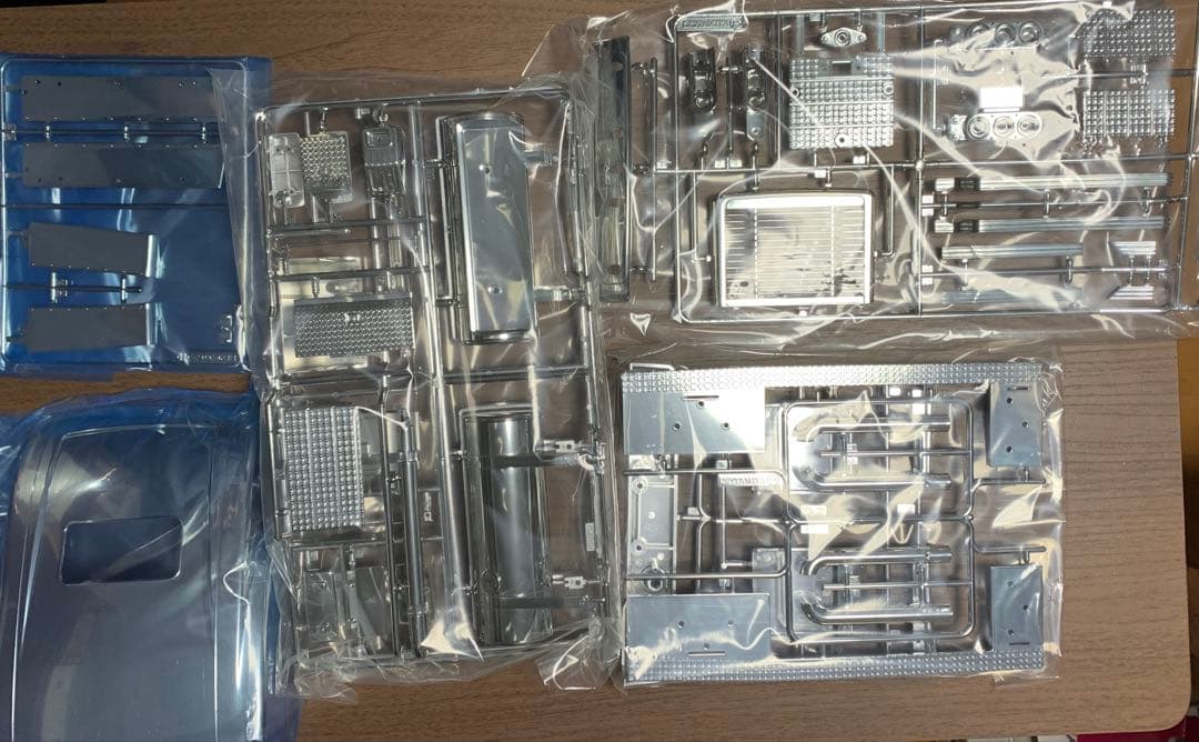 タミヤ　1/14電動RC トレーラーヘッドナイトハウラー メタリックスペシャル