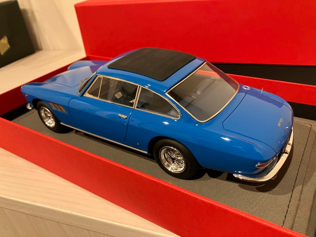 1/18 BBR フェラーリ 330 GT 2+2