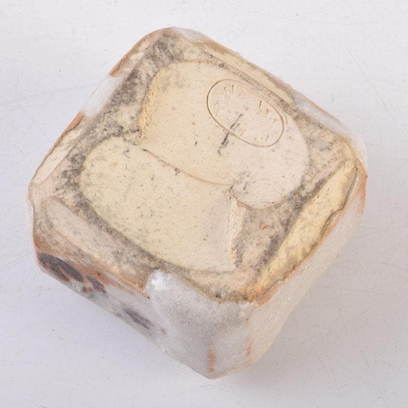 茶道具　志野焼　春恭作　花文　香合　共箱　C　8471