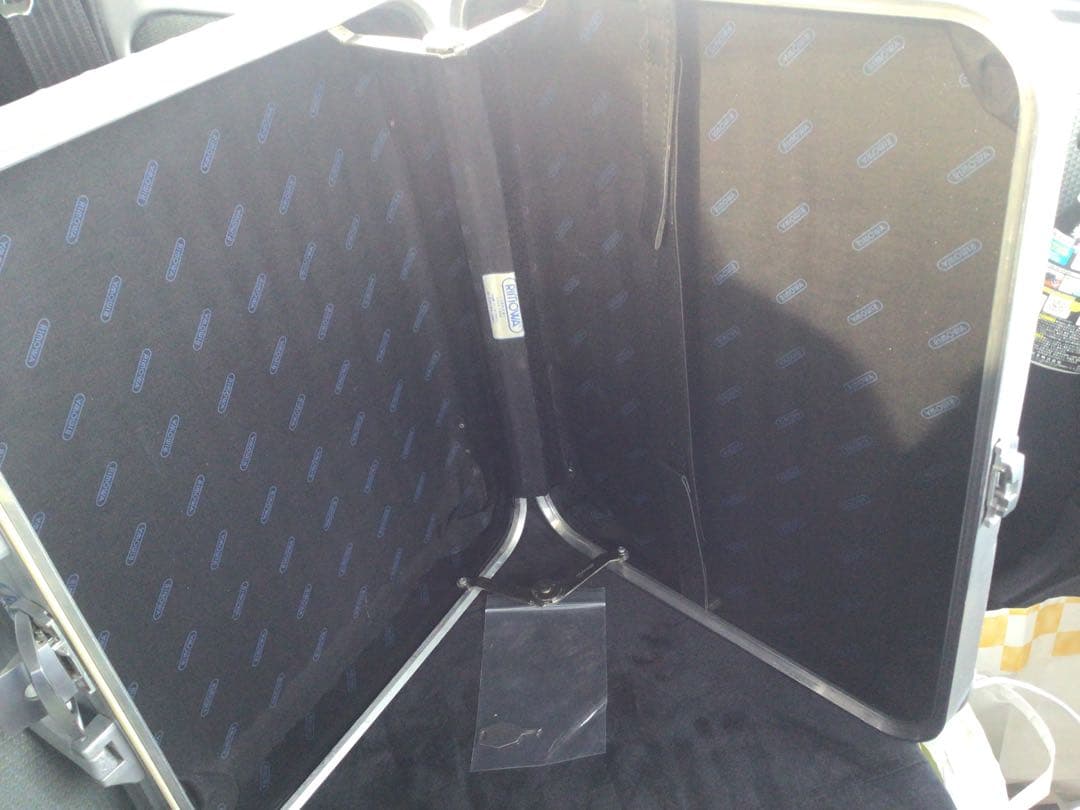 RIMOWA 廃盤　アルミビジネスケースの商品です。