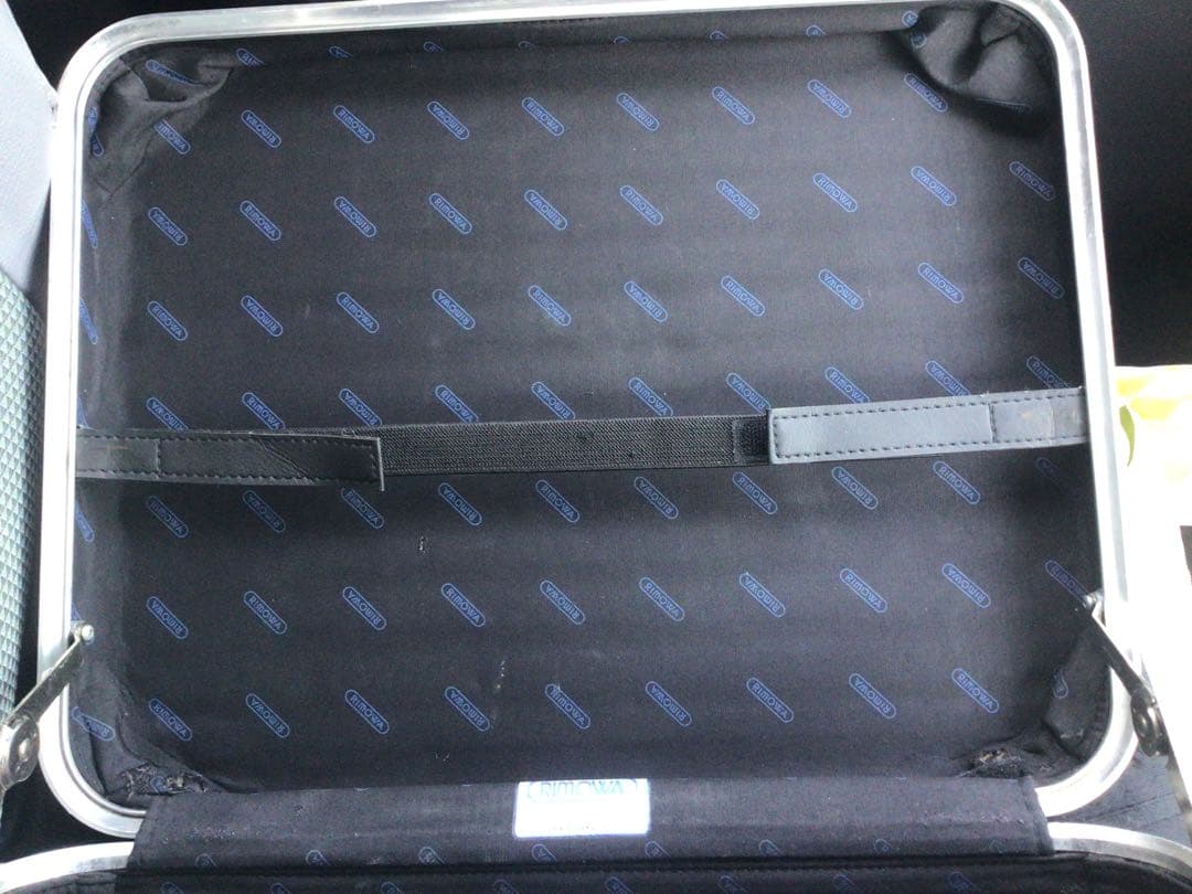 RIMOWA 廃盤　アルミビジネスケースの商品です。