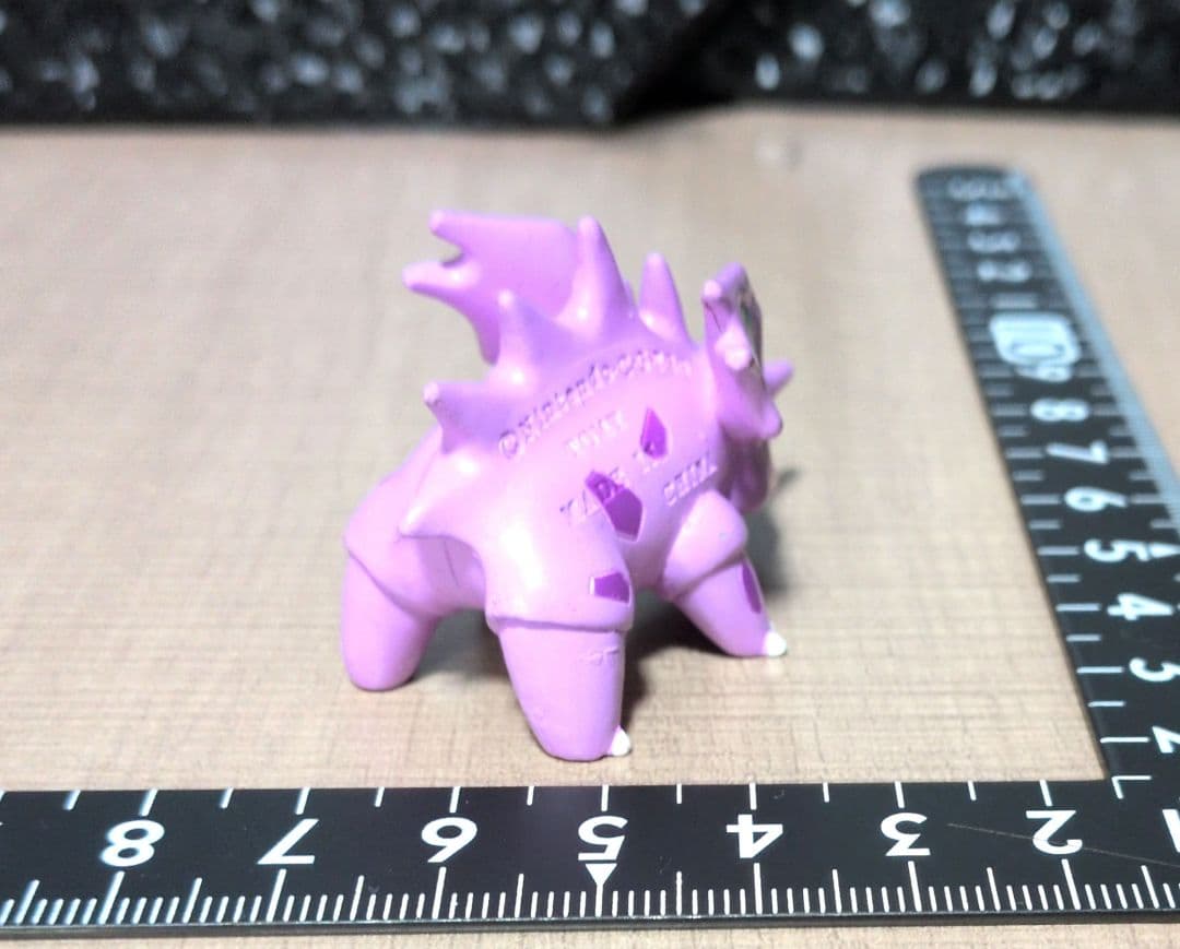 ポケモン モンコレ ニドリーノ 超レア 異色 ニドリーノ ポケモン