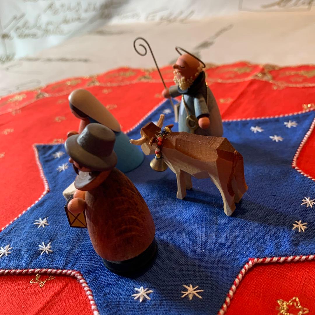 ドイツ製 木製人形 エルツ ヘニッシユ工房の聖家族と羊飼い牛さんの