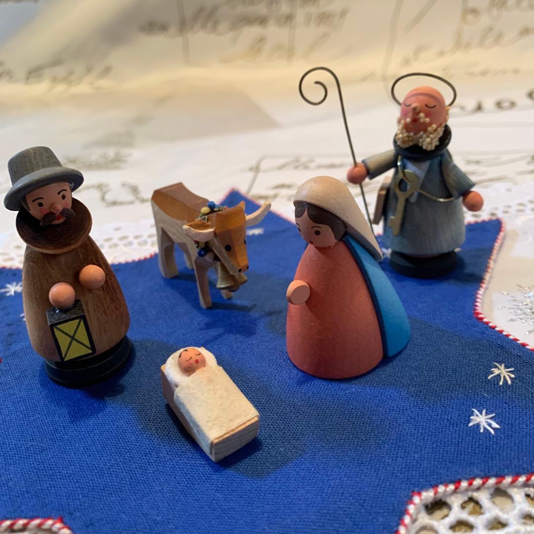 ドイツ製 木製人形 エルツ ヘニッシユ工房の聖家族と羊飼い牛さんの可愛い