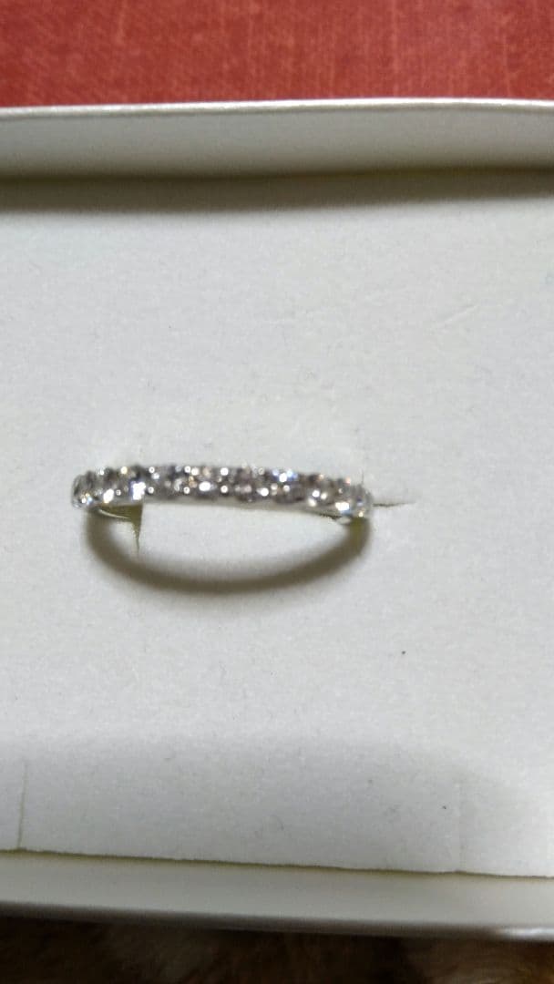 ダイヤモンドプラチナハーフエタニティリング、０、５カラット美品です。