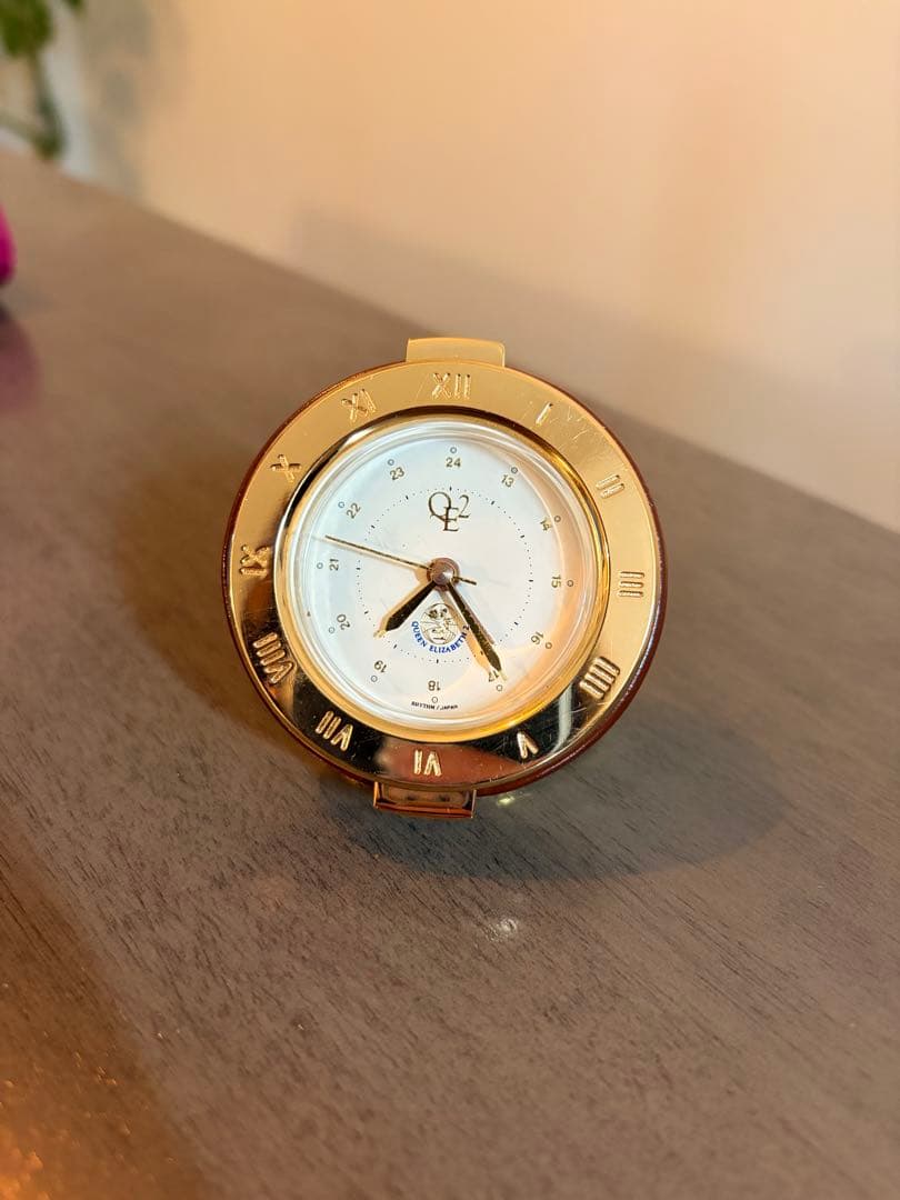 24K金メッキ クイーンエリザベス2丸型置時計 - メルカリ