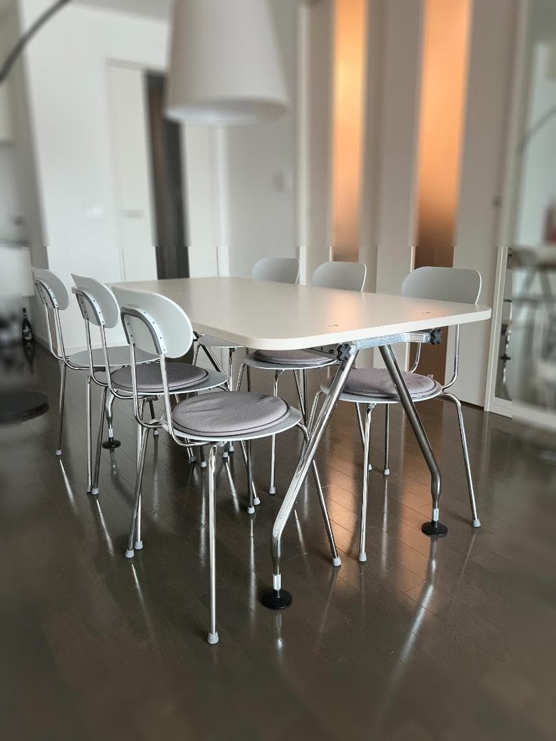 アントニオ・チッテリオによるヴィトラ「アドホック」テーブル