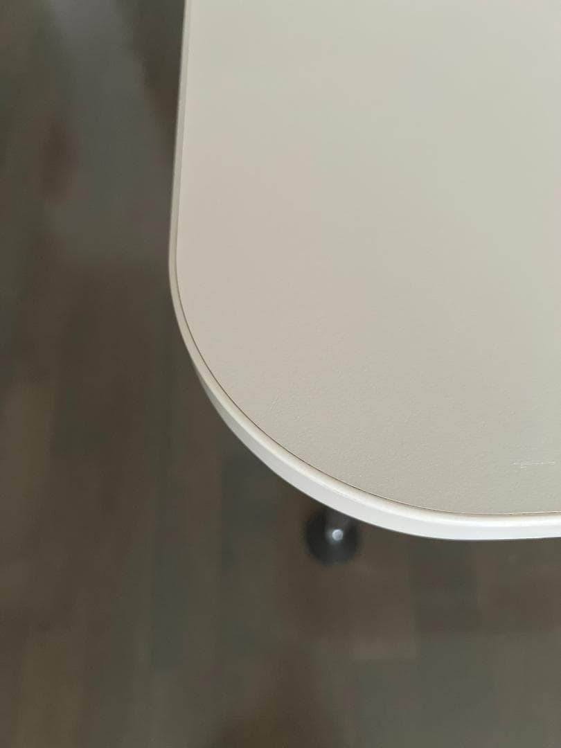 アントニオ・チッテリオによるヴィトラ「アドホック」テーブル