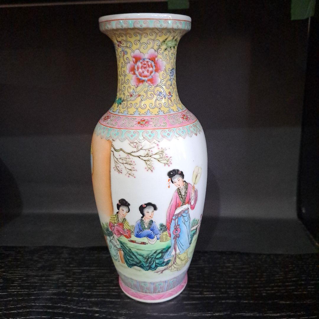 中国古玩　大清乾隆年　辰砂飾壺　　粉彩　白磁　　山水女人図　漢詩文
