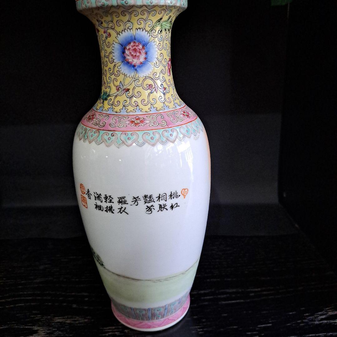 中国古玩　大清乾隆年　辰砂飾壺　　粉彩　白磁　　山水女人図　漢詩文