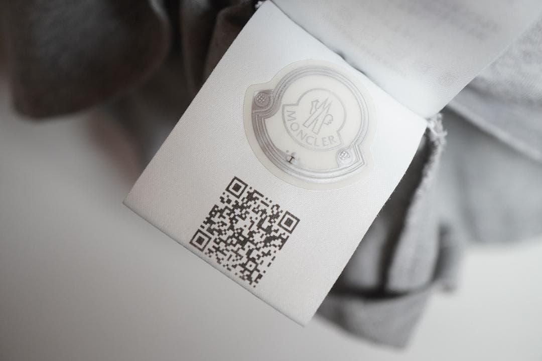 正規 MONCLER MAGLIA T-SHIRT 立体ロゴTシャツ 525P△ - メルカリ